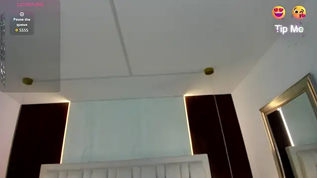 Snapshot of Amara18__ chatting on 05.20.26 Amara18 online show from 05.20.26