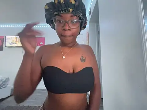 Snapshot of twerkaholic120 chatting on 10.21.25 twerkaholic120 online show from 10.21.25