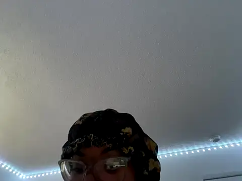 Snapshot of twerkaholic120 chatting on 11.06.25 twerkaholic120 online show from 11.06.25