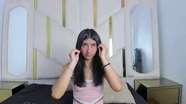 Snapshot of Mia_clark18 chatting on 10.25.25 Mia clark18 online show from 10.25.25