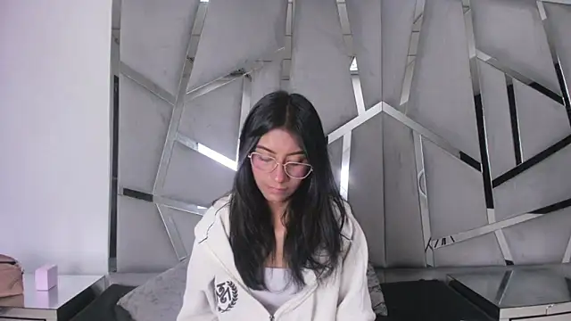 Snapshot of Mia_clark18 chatting on 11.11.25 Mia clark18 online show from 11.11.25