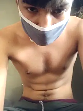 Snapshot of use_19 chatting on 11.18.25 use 19 online show from 11.18.25