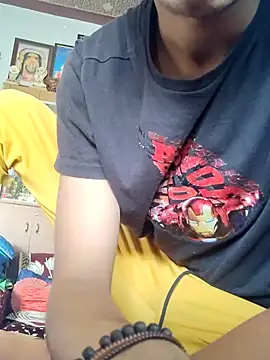 Snapshot of use_19 chatting on 11.27.25 use 19 online show from 11.27.25