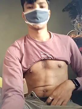 Snapshot of use_19 chatting on 11.29.25 use 19 online show from 11.29.25