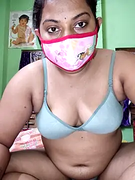 Snapshot of MAGGO-11 chatting on 10.28.25 MAGGO-11 online show from 10.28.25