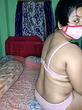 Snapshot of MAGGO-11 chatting on 11.21.25 MAGGO-11 online show from 11.21.25