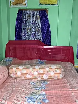 Snapshot of MAGGO-11 chatting on 11.22.25 MAGGO-11 online show from 11.22.25