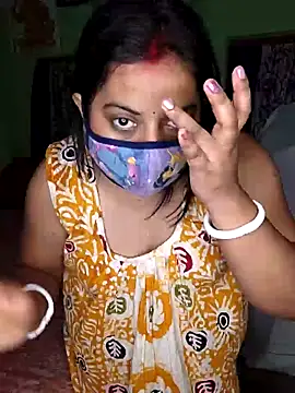 Snapshot of MAGGO-11 chatting on 11.25.25 MAGGO-11 online show from 11.25.25