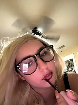 tiffanyxoxo515 online show from 10.12.25