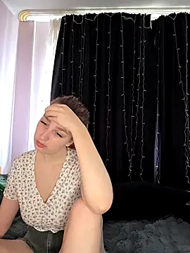 Sweet Little Lie online show from 11.21.25