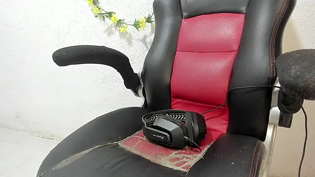 Snapshot of soffycarter1 chatting on 11.10.25 soffycarter1 online show from 11.10.25