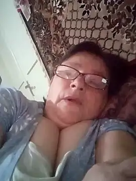 Snapshot of MilaCold5443 chatting on 04.14.26 MilaCold5443 online show from 04.14.26