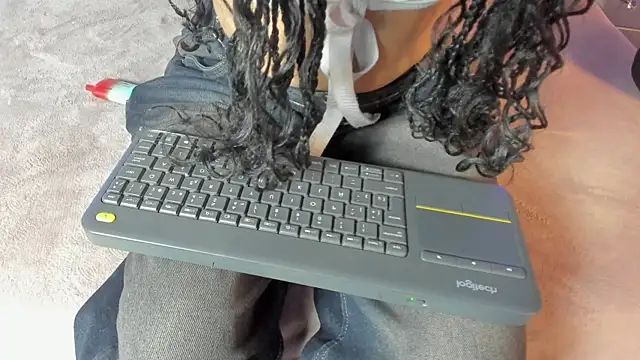 Snapshot of Violeta_js chatting on 12.22.25 Violeta js online show from 12.22.25