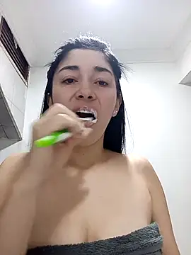 Snapshot of AbbyLewiis chatting on 11.04.25 AbbyLewiis online show from 11.04.25