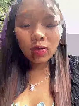 Snapshot of hello-cute chatting on 11.17.25 hello-cute online show from 11.17.25