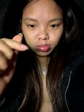 Snapshot of hello-cute chatting on 11.25.25 hello-cute online show from 11.25.25