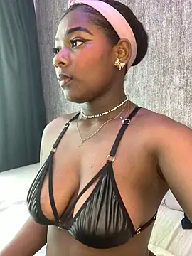 Snapshot of KarinaFlowers_ chatting on 11.11.25 KarinaFlowers online show from 11.11.25