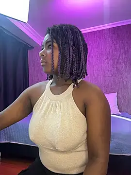 Snapshot of KarinaFlowers_ chatting on 04.21.26 KarinaFlowers online show from 04.21.26