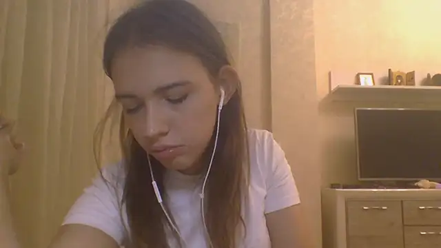 CeyaLier online show from 10.15.25