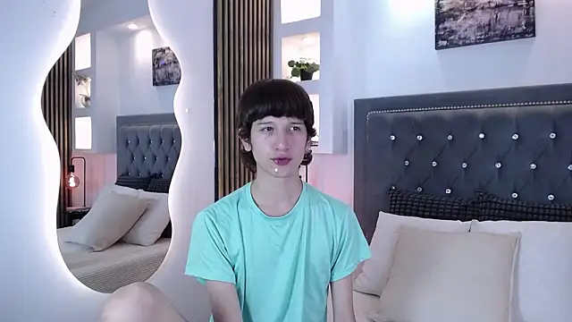 Emo Boy  online show from 03.24.26