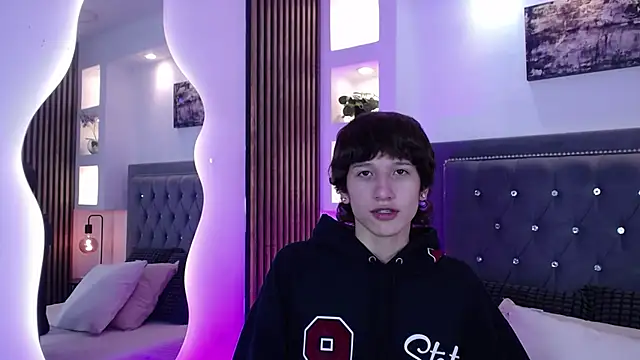 Emo Boy  online show from 04.05.26