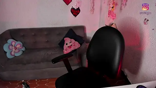 Emilycollei online show from 04.02.26