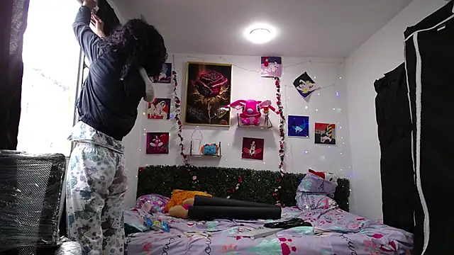 thianahorny online show from 04.10.26