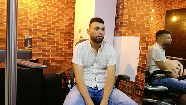 Snapshot of onlymen2025 chatting on 10.21.25 onlymen2025 online show from 10.21.25