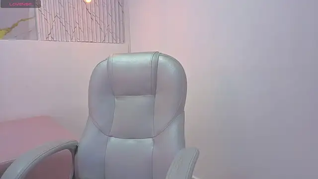 Snapshot of onlymen2025 chatting on 11.22.25 onlymen2025 online show from 11.22.25