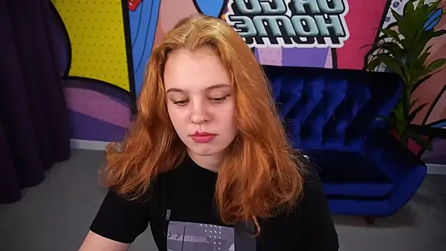 Snapshot of SnowWhiti chatting on 10.31.25 SnowWhiti online show from 10.31.25