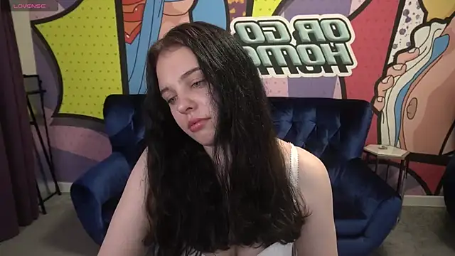Snapshot of SnowWhiti chatting on 05.24.26 SnowWhiti online show from 05.24.26