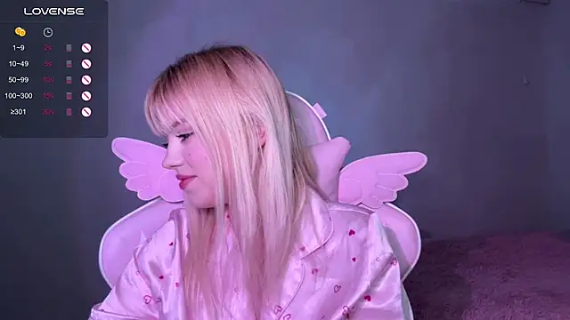 Snapshot of myprettylola chatting on 11.19.25 myprettylola online show from 11.19.25