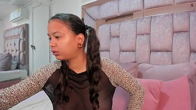 Snapshot of kaorybliss chatting on 10.17.25 kaorybliss online show from 10.17.25