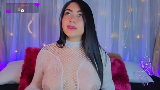 Snapshot of Victoria_Jonhss chatting on 12.18.25 Victoria Jonhss online show from 12.18.25