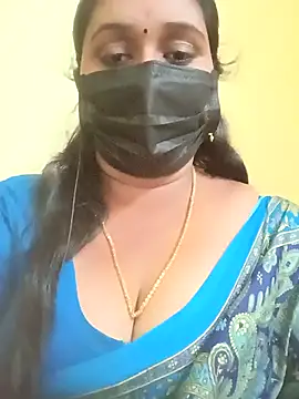 Snapshot of tamil-mala23 chatting on 10.31.25 tamil-mala23 online show from 10.31.25