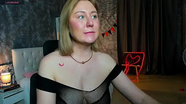 scent  of woman online show from 11.12.25