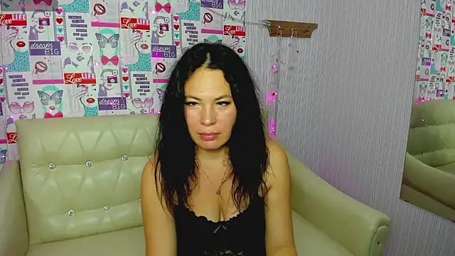 Snapshot of Victoria_Panther chatting on 10.11.25 Victoria Panther online show from 10.11.25