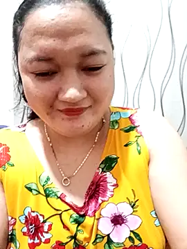 Snapshot of sweetannie13 chatting on 10.27.25 sweetannie13 online show from 10.27.25