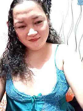 Snapshot of sweetannie13 chatting on 11.24.25 sweetannie13 online show from 11.24.25