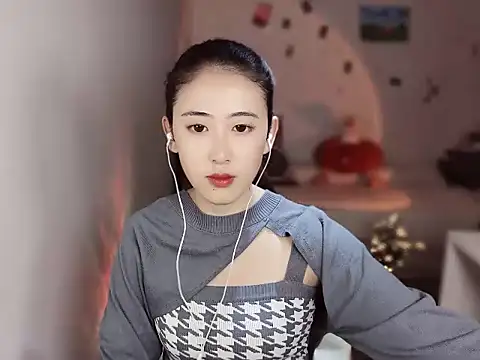 Queena  online show from 12.19.25