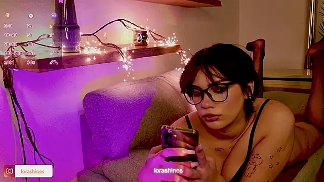 LoraShines online show from 02.05.26