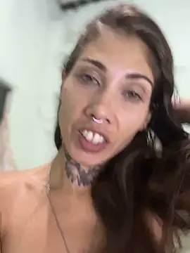 Snapshot of casalskunk chatting on 10.21.25 casalskunk online show from 10.21.25