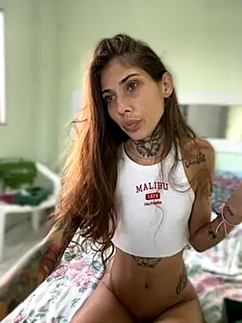 Snapshot of casalskunk chatting on 10.25.25 casalskunk online show from 10.25.25