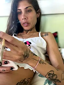 Snapshot of casalskunk chatting on 11.02.25 casalskunk online show from 11.02.25