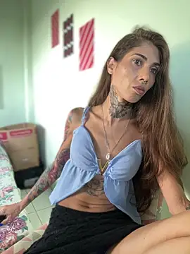 Snapshot of casalskunk chatting on 11.10.25 casalskunk online show from 11.10.25