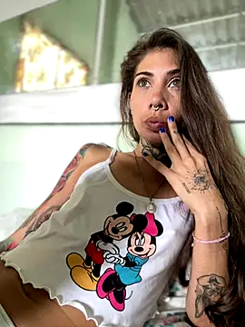 Snapshot of casalskunk chatting on 11.23.25 casalskunk online show from 11.23.25