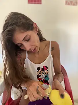 Snapshot of casalskunk chatting on 12.20.25 casalskunk online show from 12.20.25