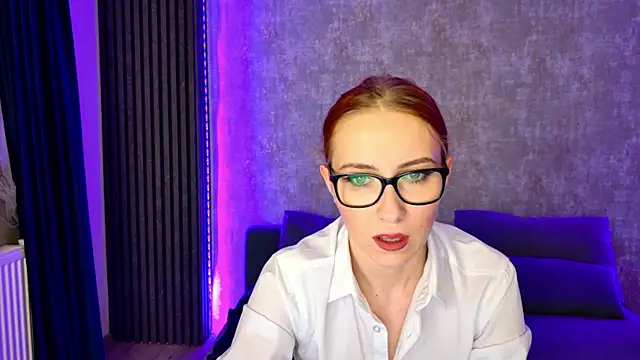 Snapshot of scarleteyes_ chatting on 11.10.25 scarleteyes online show from 11.10.25