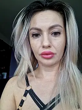 Snapshot of BritanyVegas chatting on 11.08.25 BritanyVegas online show from 11.08.25