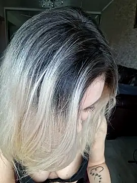 Snapshot of BritanyVegas chatting on 11.28.25 BritanyVegas online show from 11.28.25